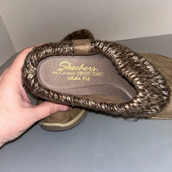 Skechers Taupe Slip On Shoes Wide Fit Womens Size 8 Wide - Picture 4 of 5